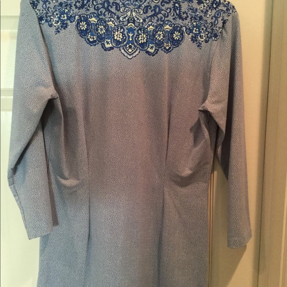 J Mclaughlin Size Small Gently Used Tunic. - image 2